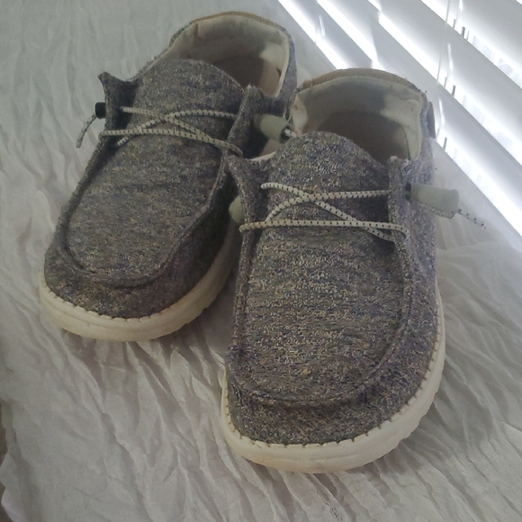 Ladies Gray Casual Shoes HeyDudes Size 8 - Picture 3 of 7